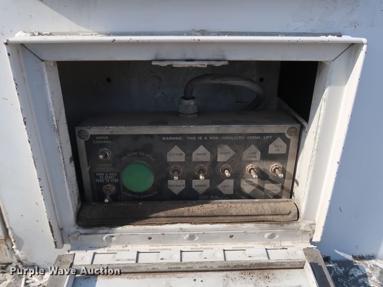 image for item GD9953 2000 Ford F450 Super Duty XL bucket truck