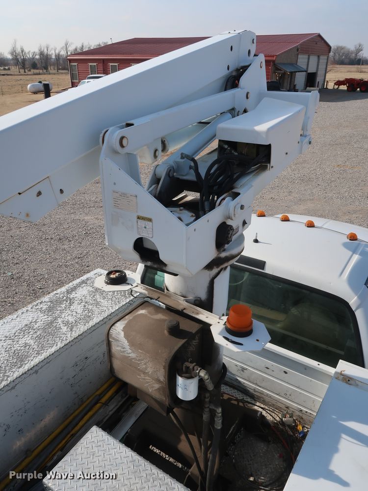 image for item GD9953 2000 Ford F450 Super Duty XL bucket truck