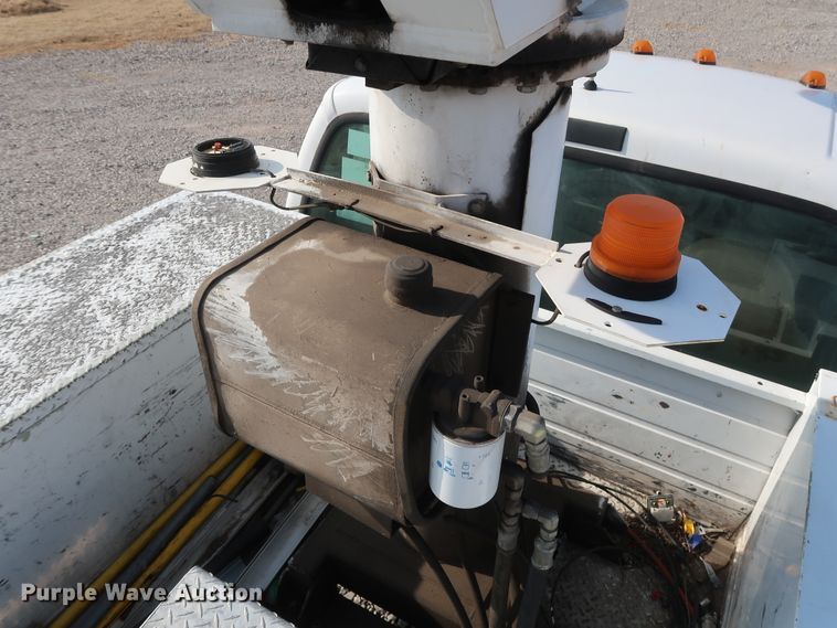 image for item GD9953 2000 Ford F450 Super Duty XL bucket truck