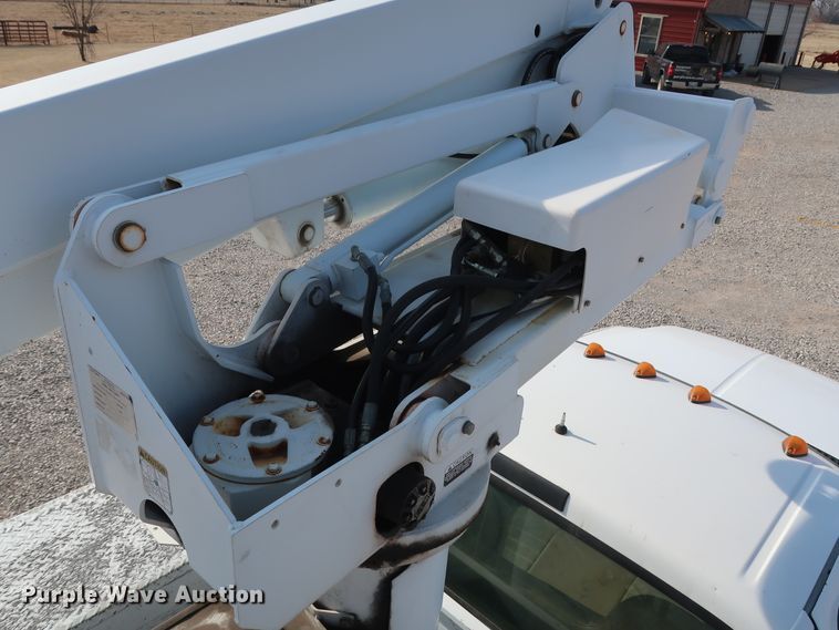 image for item GD9953 2000 Ford F450 Super Duty XL bucket truck