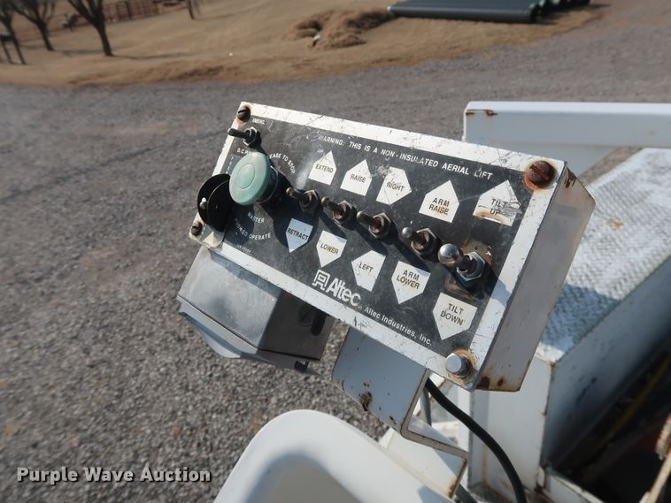 image for item GD9953 2000 Ford F450 Super Duty XL bucket truck