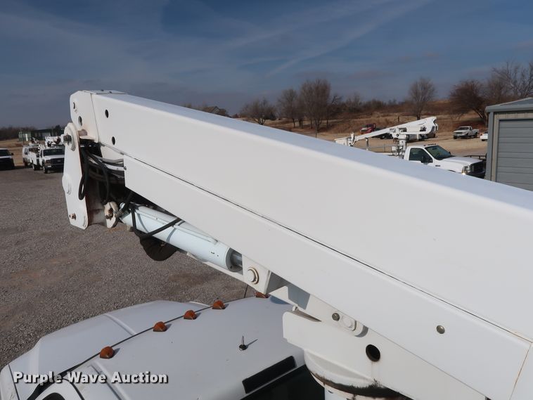 image for item GD9953 2000 Ford F450 Super Duty XL bucket truck