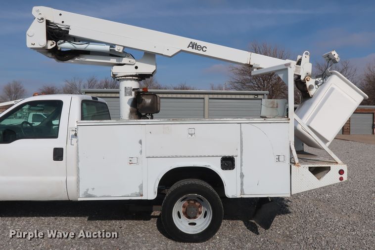 image for item GD9953 2000 Ford F450 Super Duty XL bucket truck