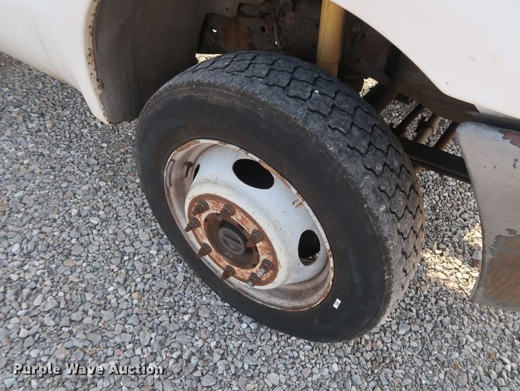 image for item GD9953 2000 Ford F450 Super Duty XL bucket truck