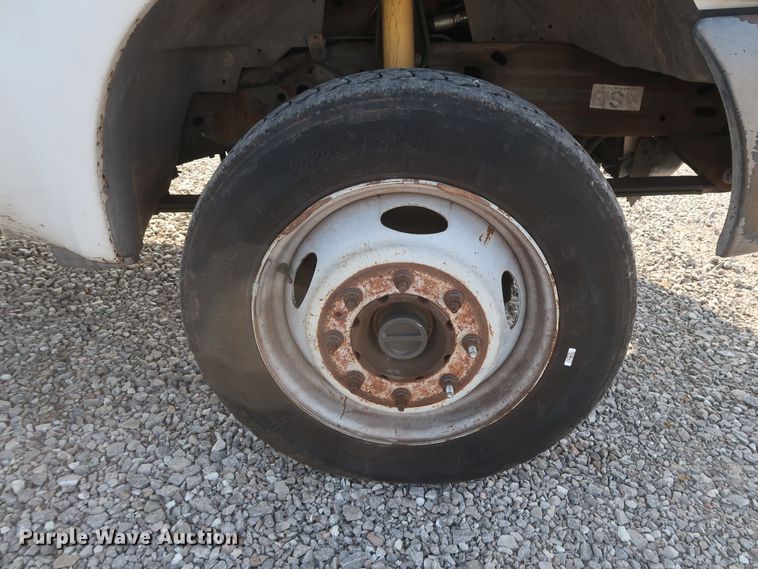 image for item GD9953 2000 Ford F450 Super Duty XL bucket truck