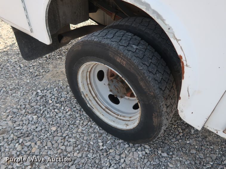 image for item GD9953 2000 Ford F450 Super Duty XL bucket truck