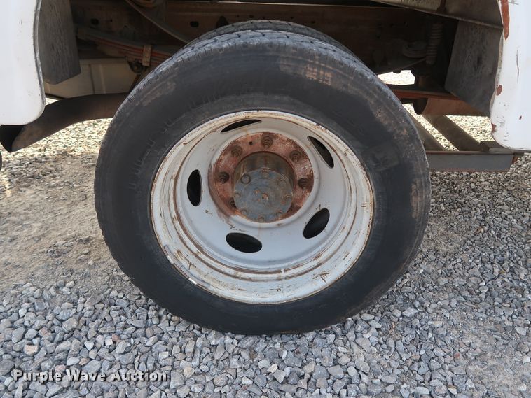 image for item GD9953 2000 Ford F450 Super Duty XL bucket truck