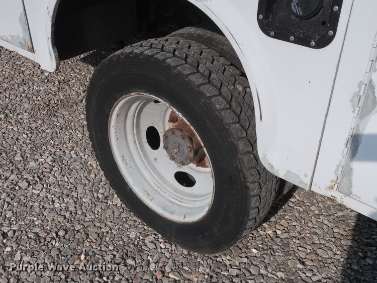 image for item GD9953 2000 Ford F450 Super Duty XL bucket truck