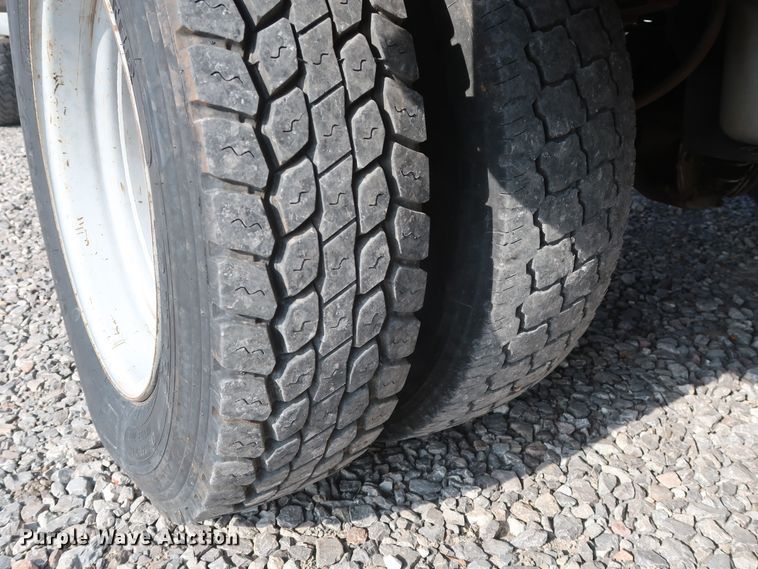 image for item GD9953 2000 Ford F450 Super Duty XL bucket truck