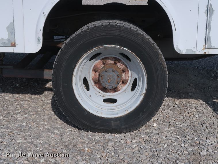 image for item GD9953 2000 Ford F450 Super Duty XL bucket truck