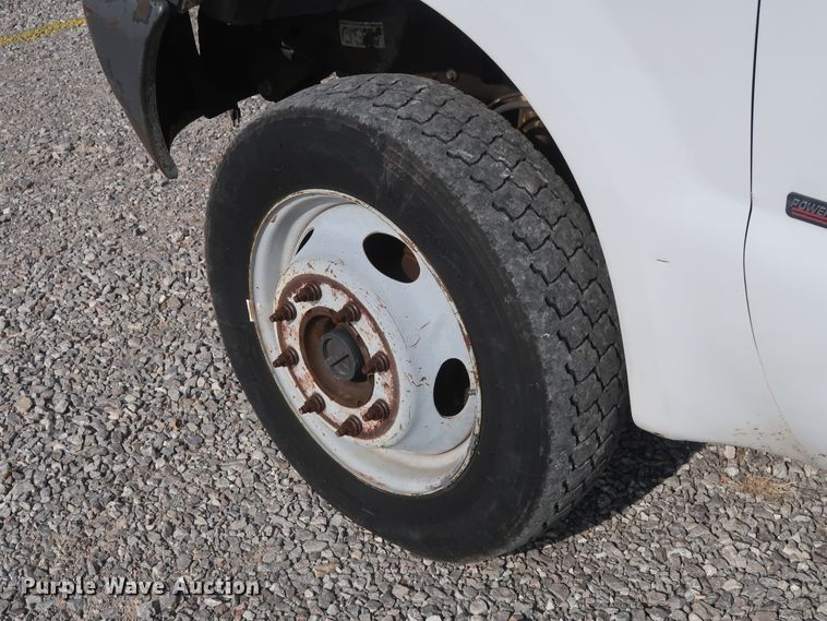 image for item GD9953 2000 Ford F450 Super Duty XL bucket truck