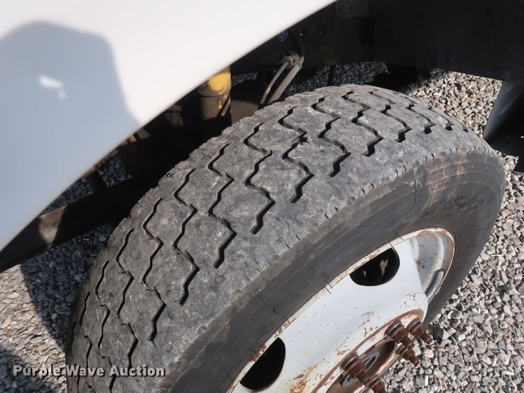 image for item GD9953 2000 Ford F450 Super Duty XL bucket truck