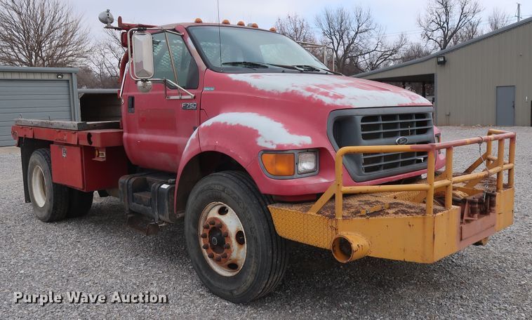 image for item GD9956 2000 Ford F750 Super Duty XL flatbed truck