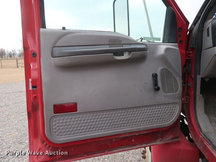 image for item GD9956 2000 Ford F750 Super Duty XL flatbed truck