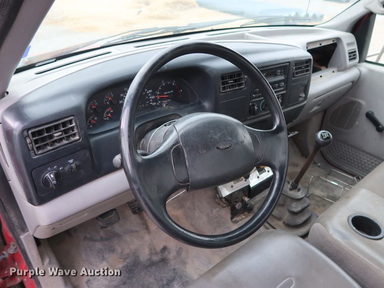 image for item GD9956 2000 Ford F750 Super Duty XL flatbed truck