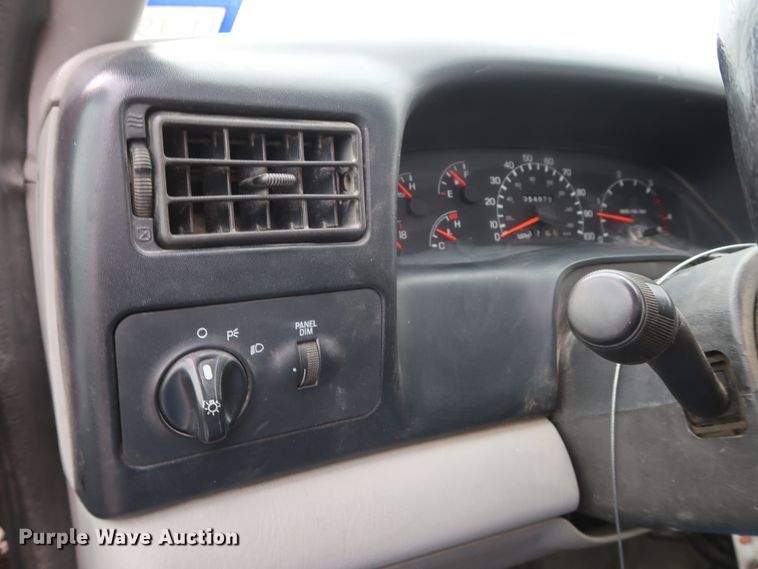 image for item GD9956 2000 Ford F750 Super Duty XL flatbed truck