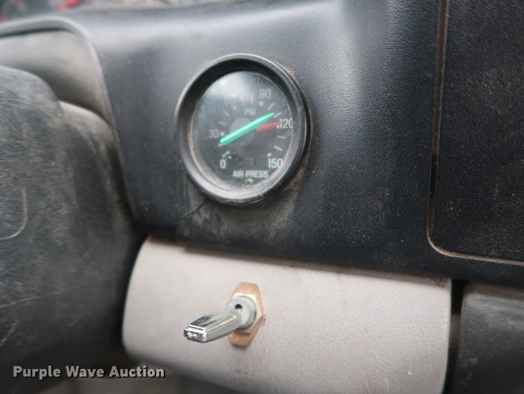 image for item GD9956 2000 Ford F750 Super Duty XL flatbed truck