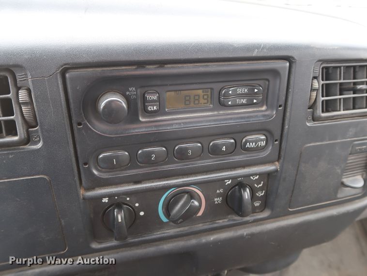 image for item GD9956 2000 Ford F750 Super Duty XL flatbed truck