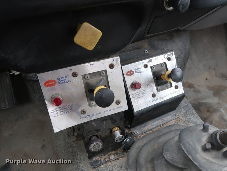 image for item GD9956 2000 Ford F750 Super Duty XL flatbed truck