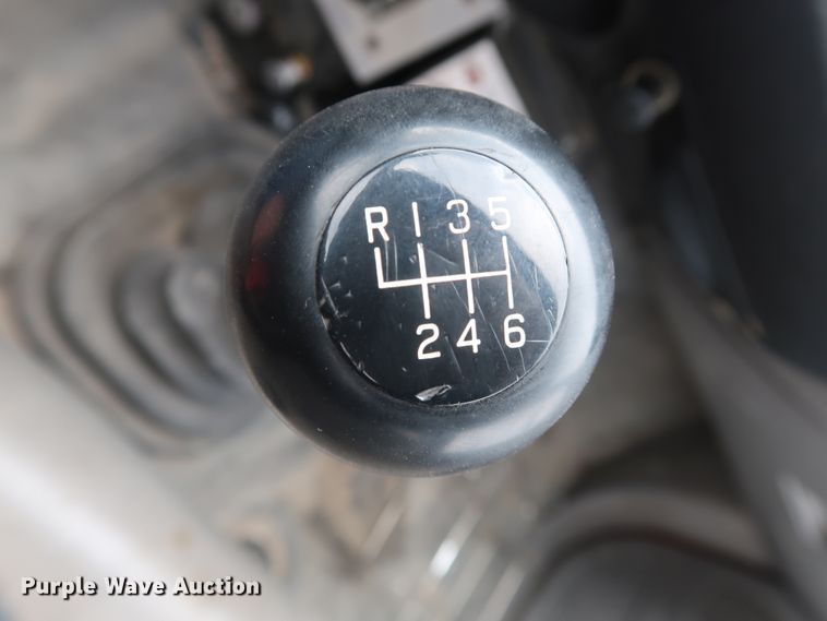 image for item GD9956 2000 Ford F750 Super Duty XL flatbed truck