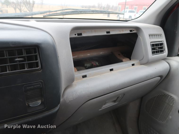 image for item GD9956 2000 Ford F750 Super Duty XL flatbed truck