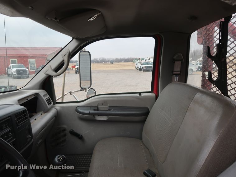 image for item GD9956 2000 Ford F750 Super Duty XL flatbed truck