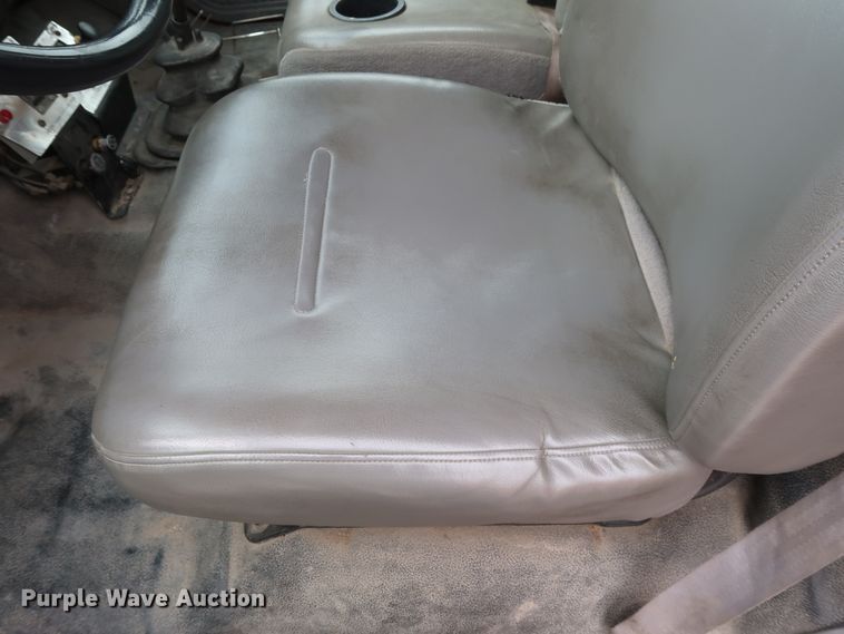 image for item GD9956 2000 Ford F750 Super Duty XL flatbed truck