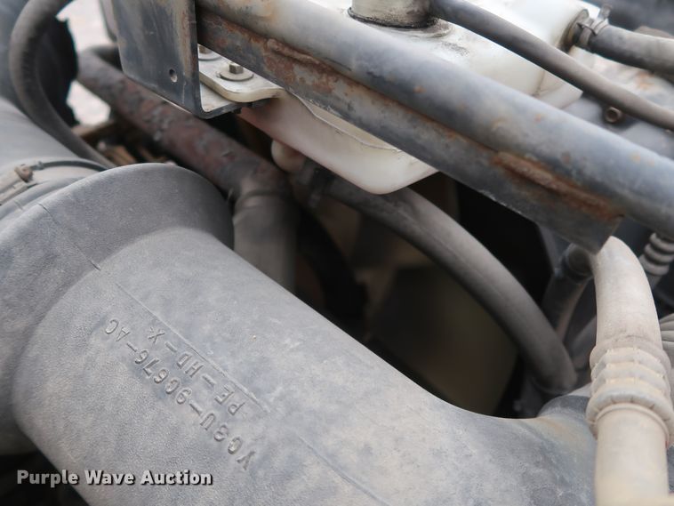 image for item GD9956 2000 Ford F750 Super Duty XL flatbed truck