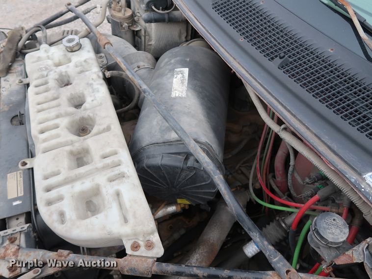 image for item GD9956 2000 Ford F750 Super Duty XL flatbed truck