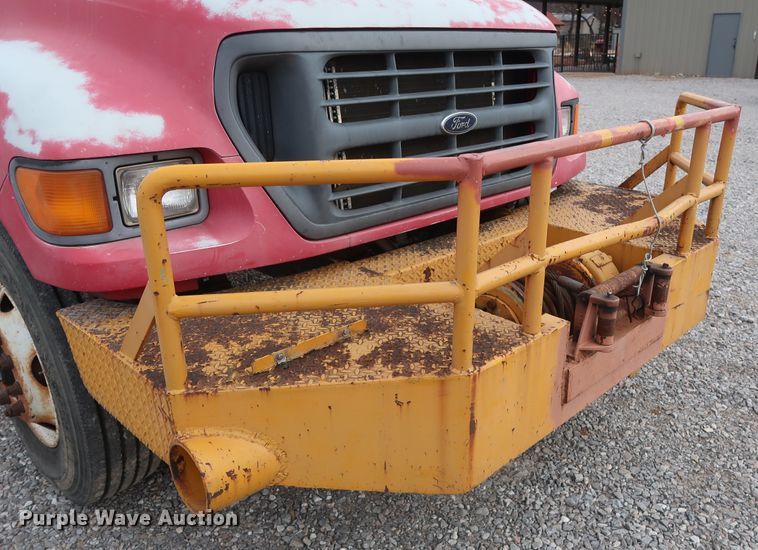 image for item GD9956 2000 Ford F750 Super Duty XL flatbed truck