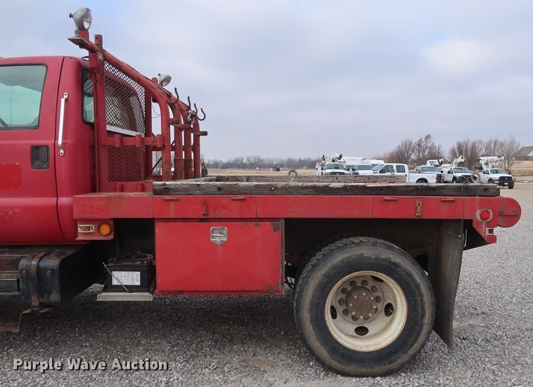 image for item GD9956 2000 Ford F750 Super Duty XL flatbed truck