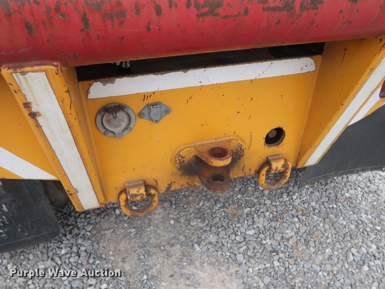 image for item GD9956 2000 Ford F750 Super Duty XL flatbed truck