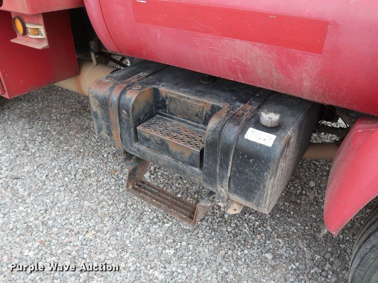 image for item GD9956 2000 Ford F750 Super Duty XL flatbed truck