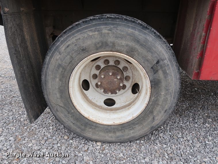 image for item GD9956 2000 Ford F750 Super Duty XL flatbed truck