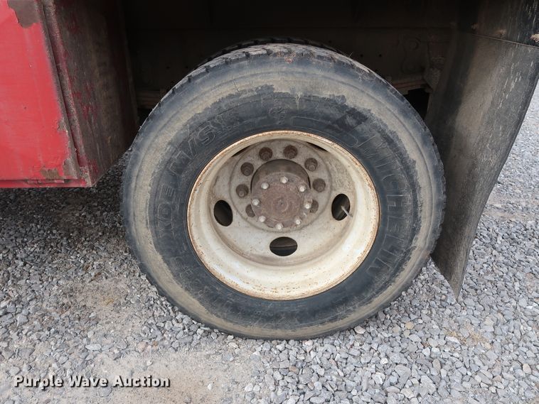 image for item GD9956 2000 Ford F750 Super Duty XL flatbed truck