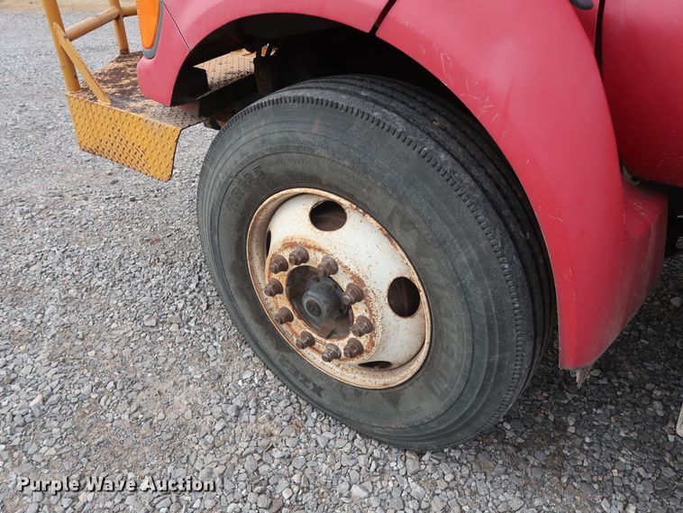 image for item GD9956 2000 Ford F750 Super Duty XL flatbed truck