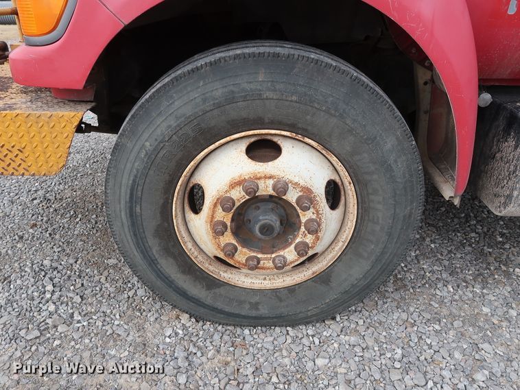 image for item GD9956 2000 Ford F750 Super Duty XL flatbed truck