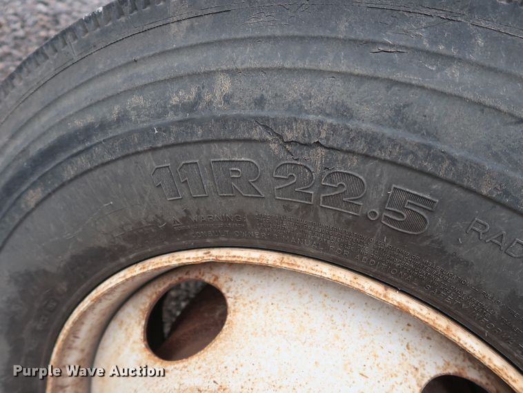 image for item GD9956 2000 Ford F750 Super Duty XL flatbed truck