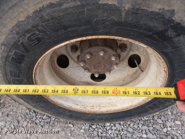 image for item GD9956 2000 Ford F750 Super Duty XL flatbed truck