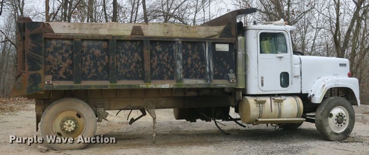 image for item DB10083 1980 International F4370 dump truck