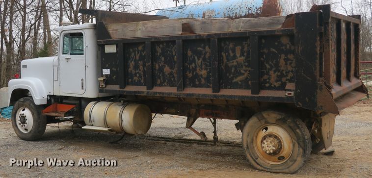 image for item DB10083 1980 International F4370 dump truck