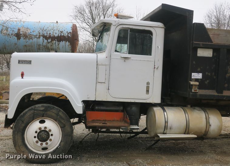 image for item DB10083 1980 International F4370 dump truck