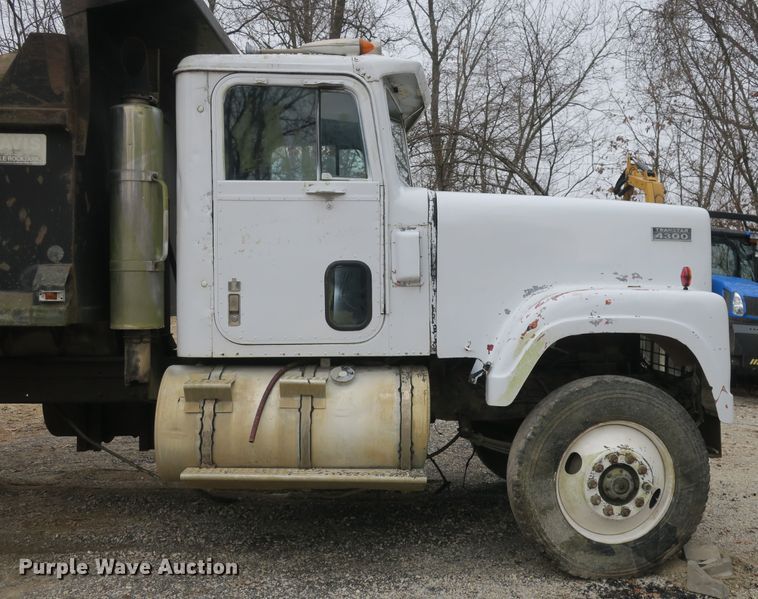 image for item DB10083 1980 International F4370 dump truck