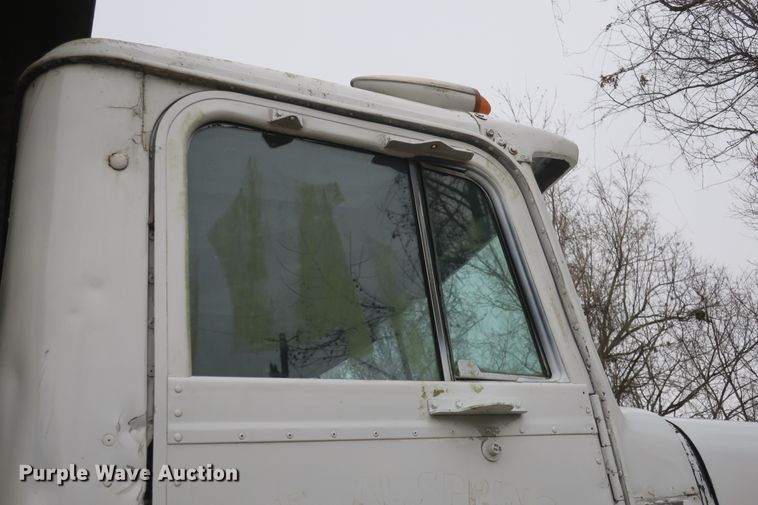 image for item DB10083 1980 International F4370 dump truck