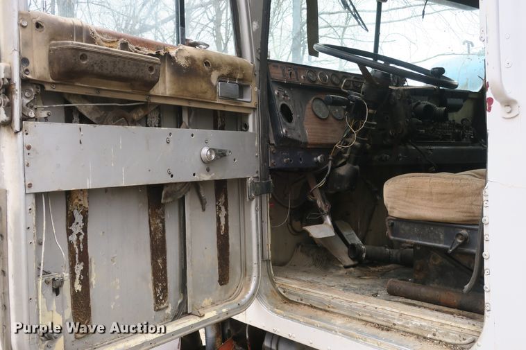 image for item DB10083 1980 International F4370 dump truck