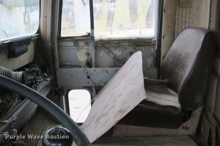 image for item DB10083 1980 International F4370 dump truck