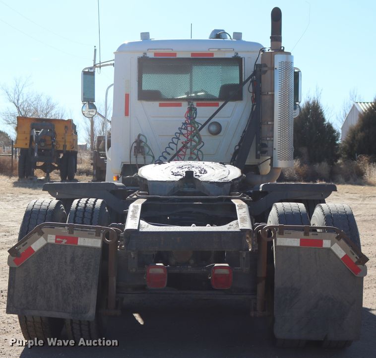 image for item DD6078 2010 Mack CH613 semi truck