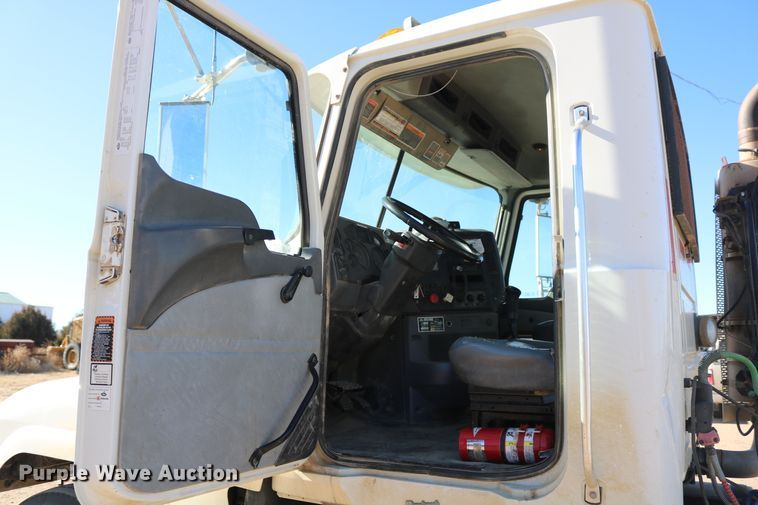 image for item DD6078 2010 Mack CH613 semi truck