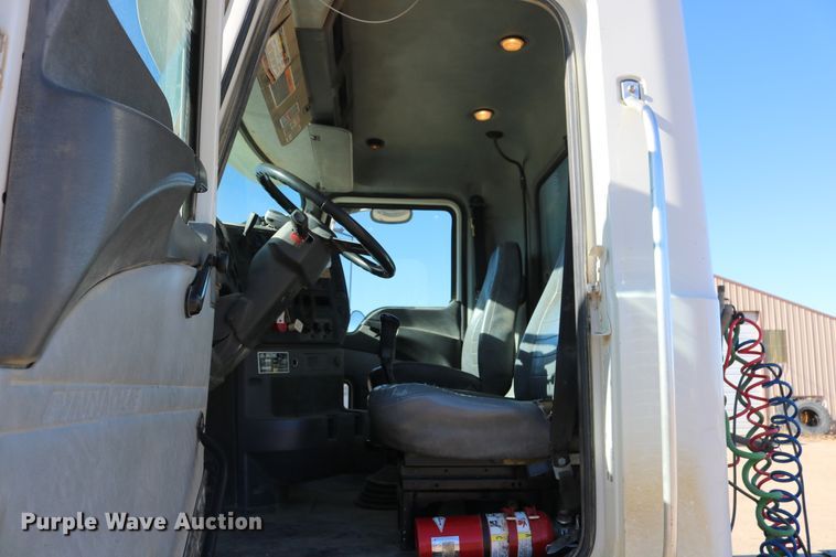 image for item DD6078 2010 Mack CH613 semi truck