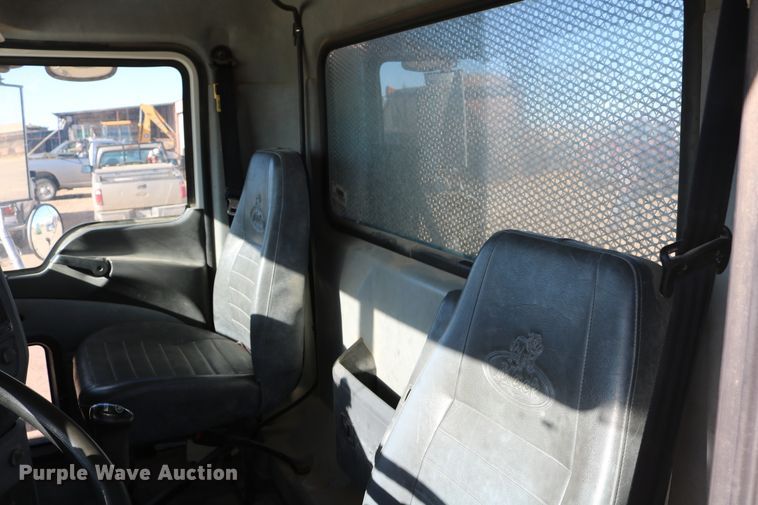 image for item DD6078 2010 Mack CH613 semi truck